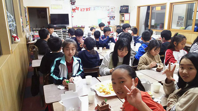 みんなで会食。おしゃべりが弾みます！